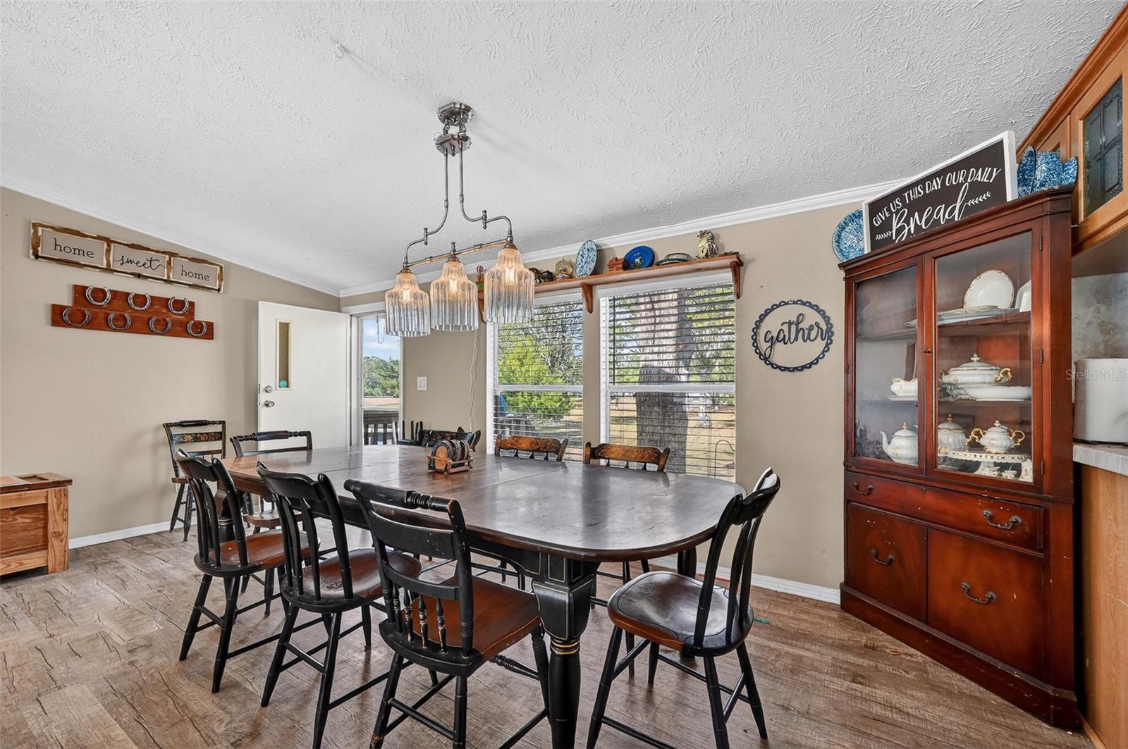 BORDERING OAKS - Residential