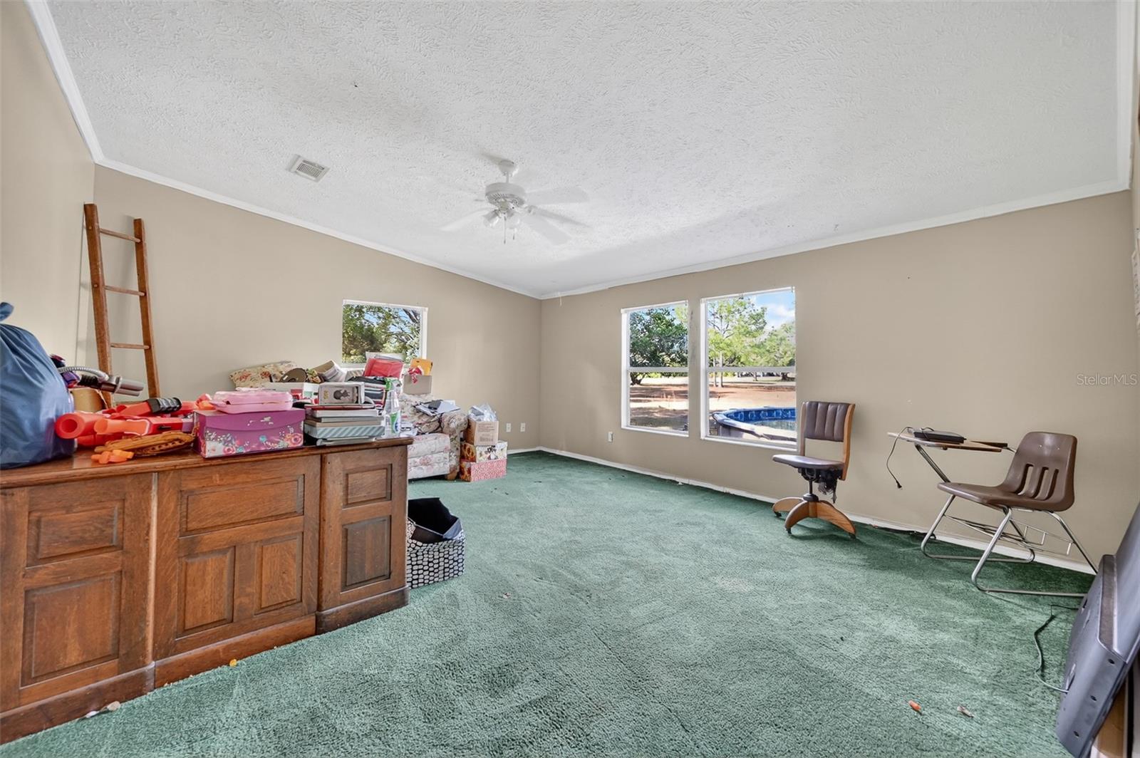 BORDERING OAKS - Residential