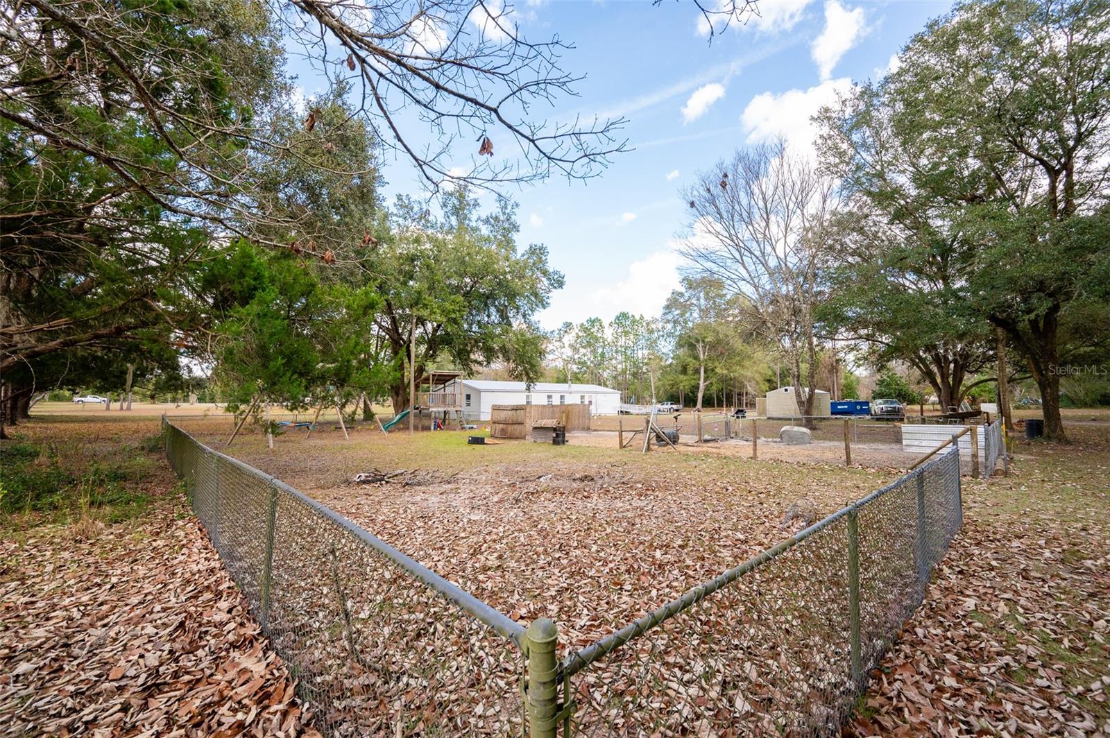 BORDERING OAKS - Residential