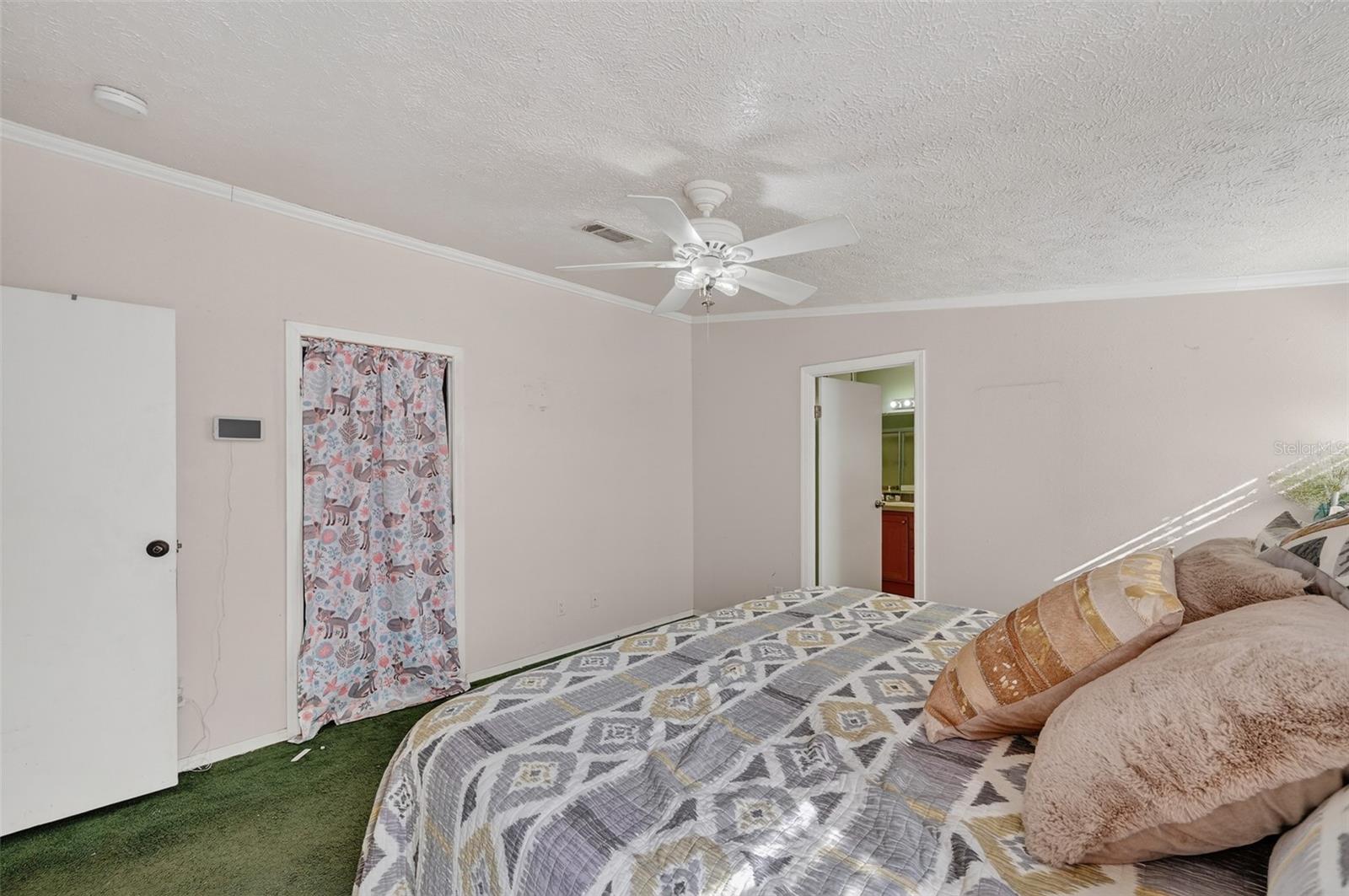 BORDERING OAKS - Residential