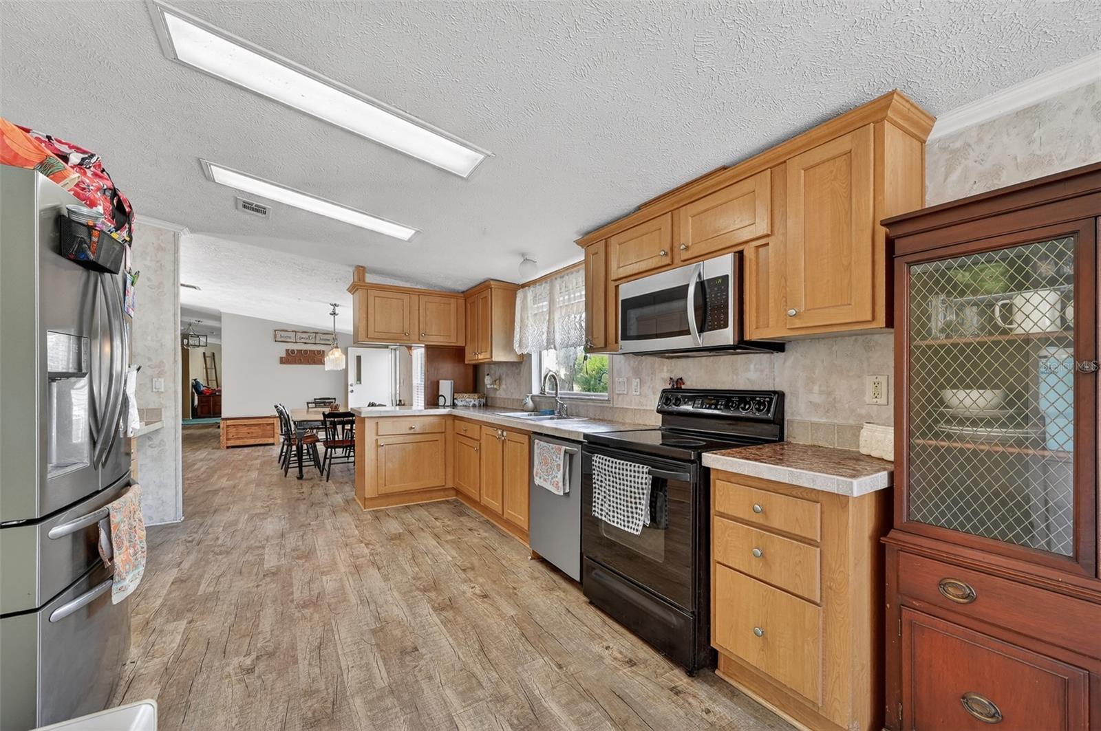 BORDERING OAKS - Residential