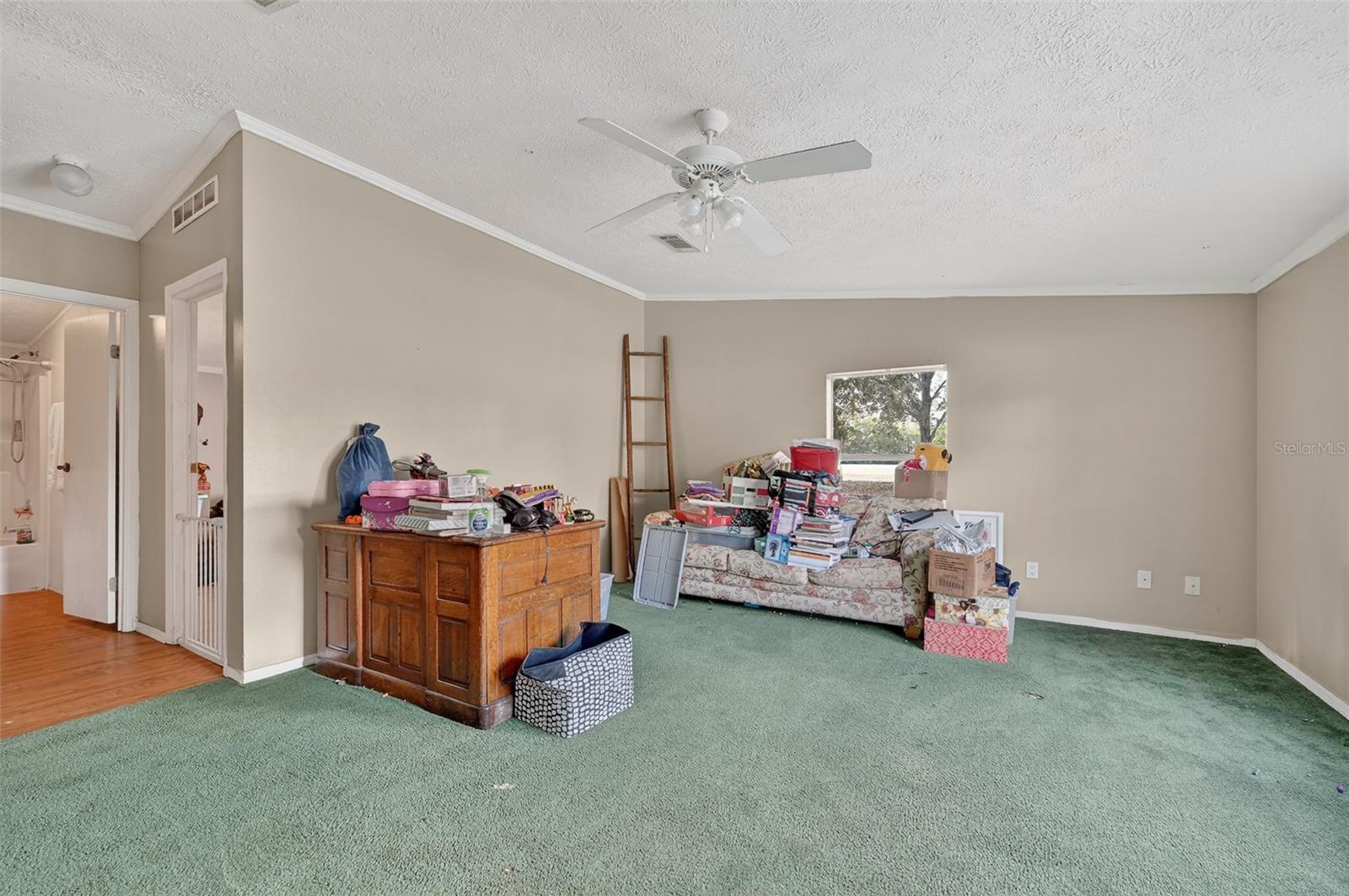 BORDERING OAKS - Residential