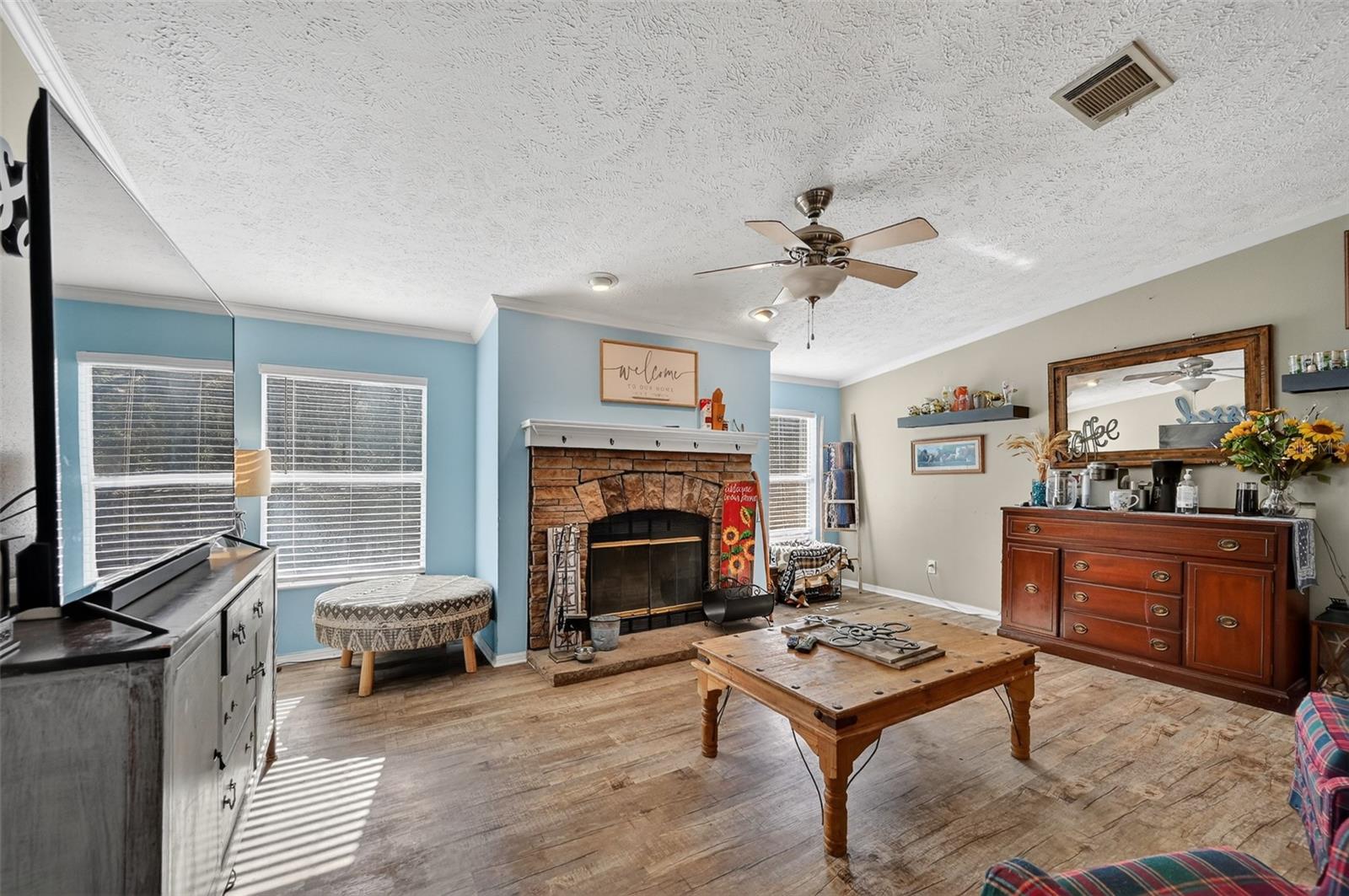 BORDERING OAKS - Residential