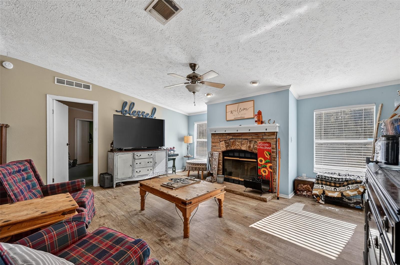 BORDERING OAKS - Residential