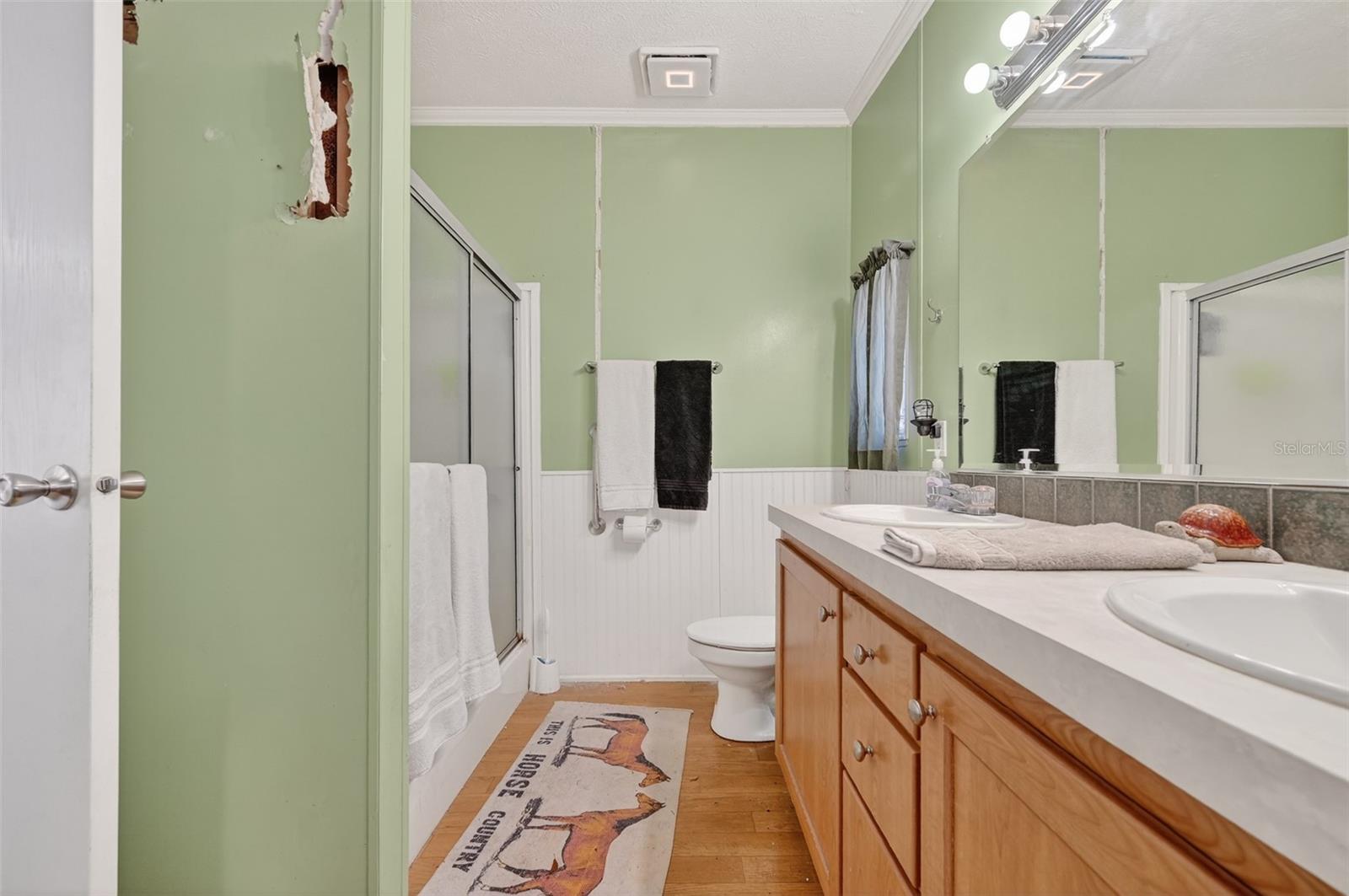 BORDERING OAKS - Residential