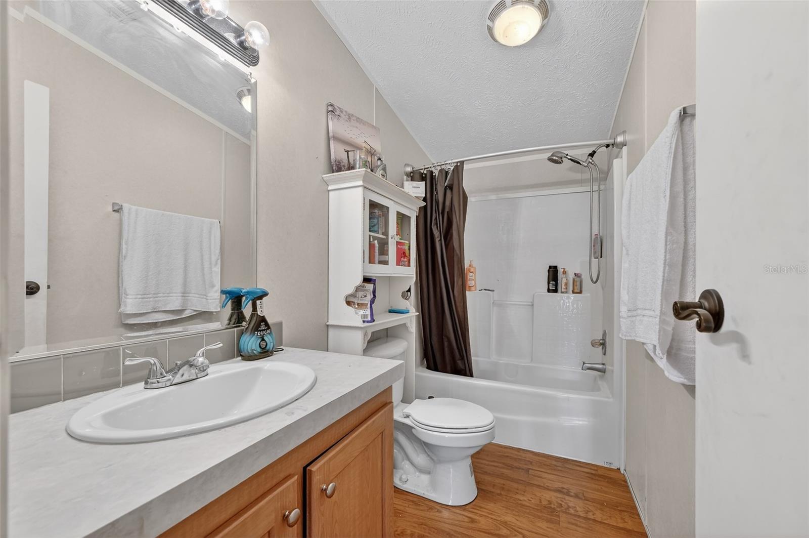 BORDERING OAKS - Residential