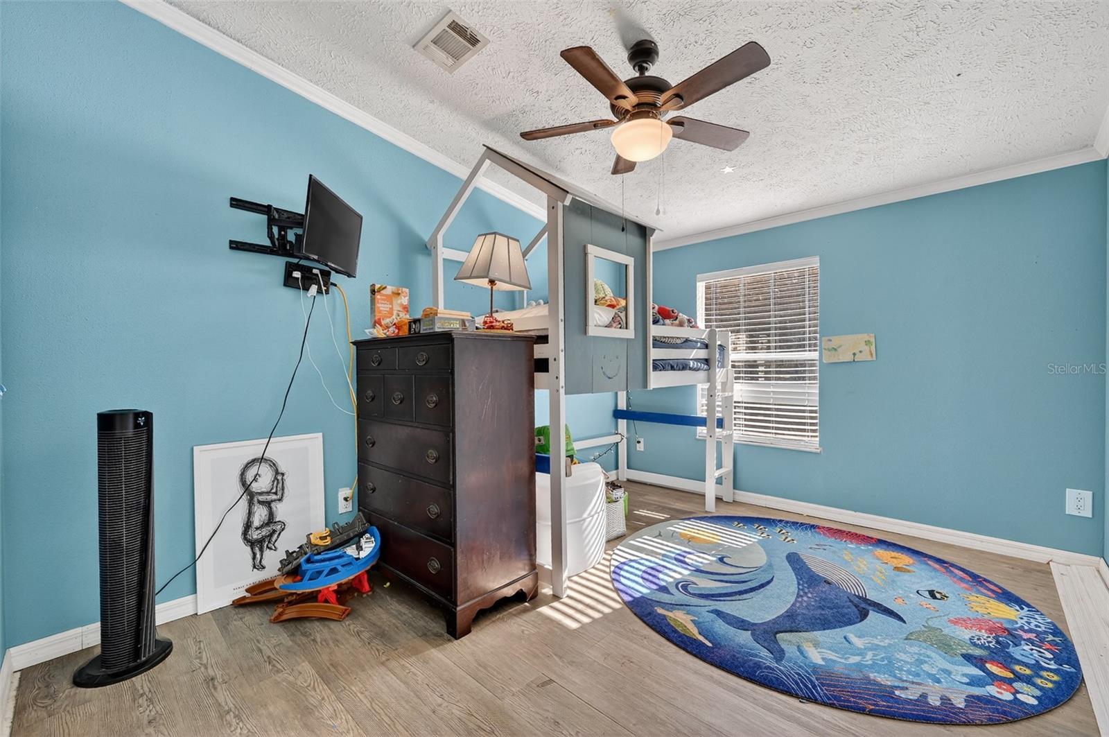 BORDERING OAKS - Residential