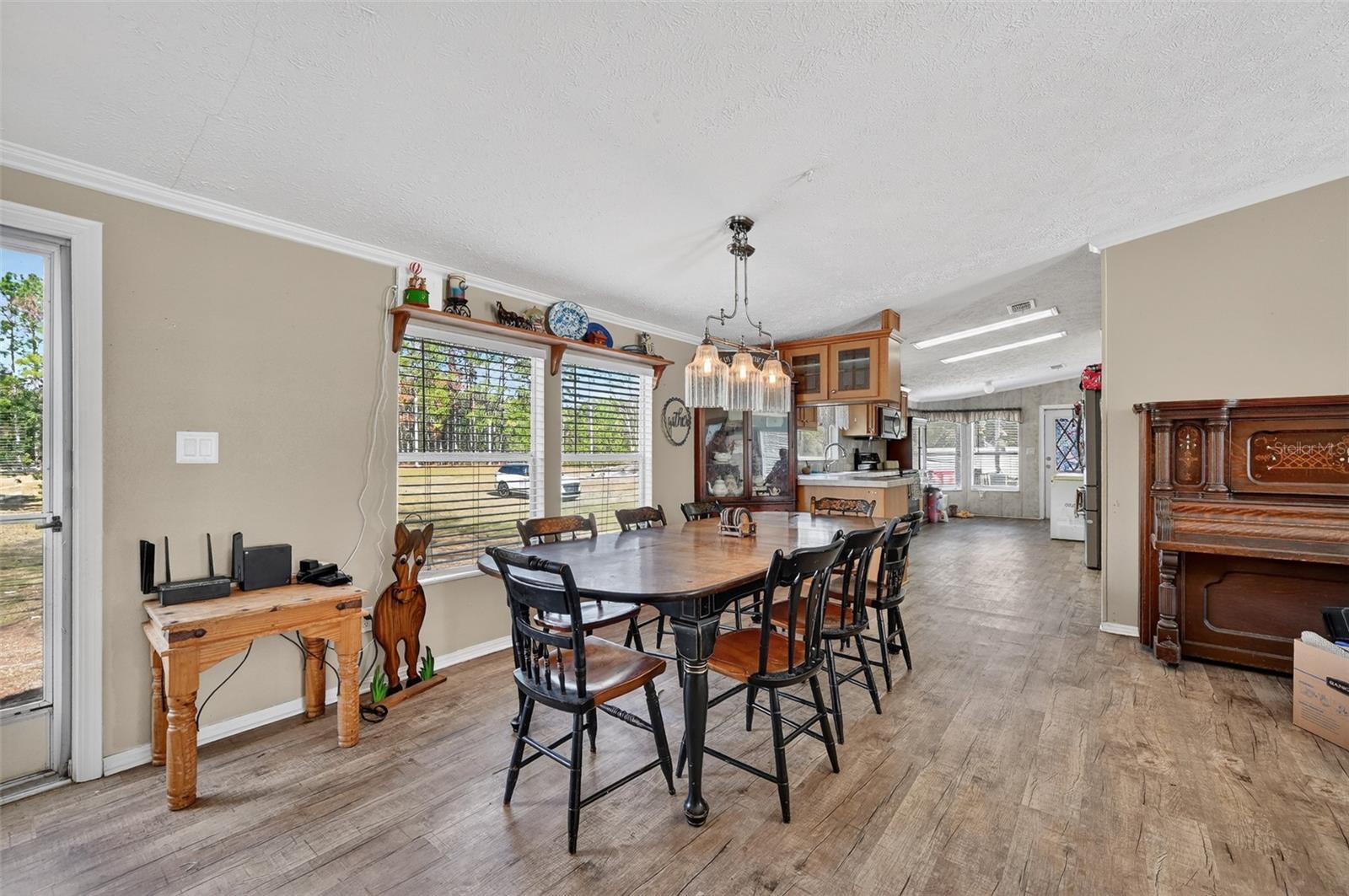 BORDERING OAKS - Residential