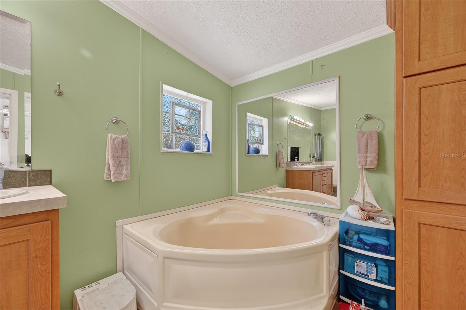 BORDERING OAKS - Residential