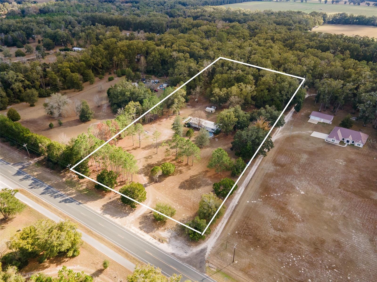 BORDERING OAKS - Residential