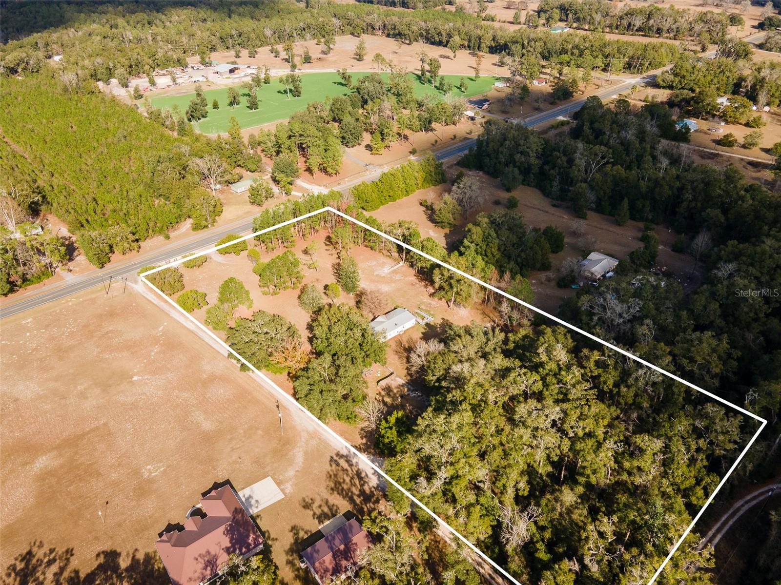 BORDERING OAKS - Residential