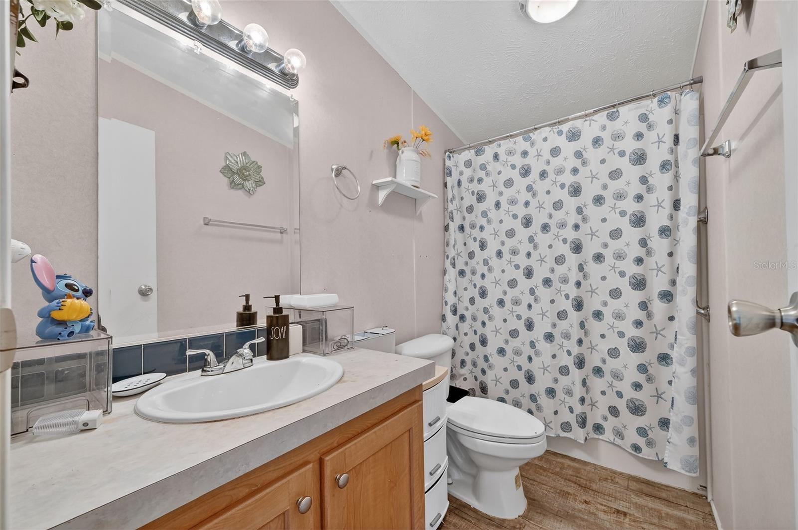 BORDERING OAKS - Residential