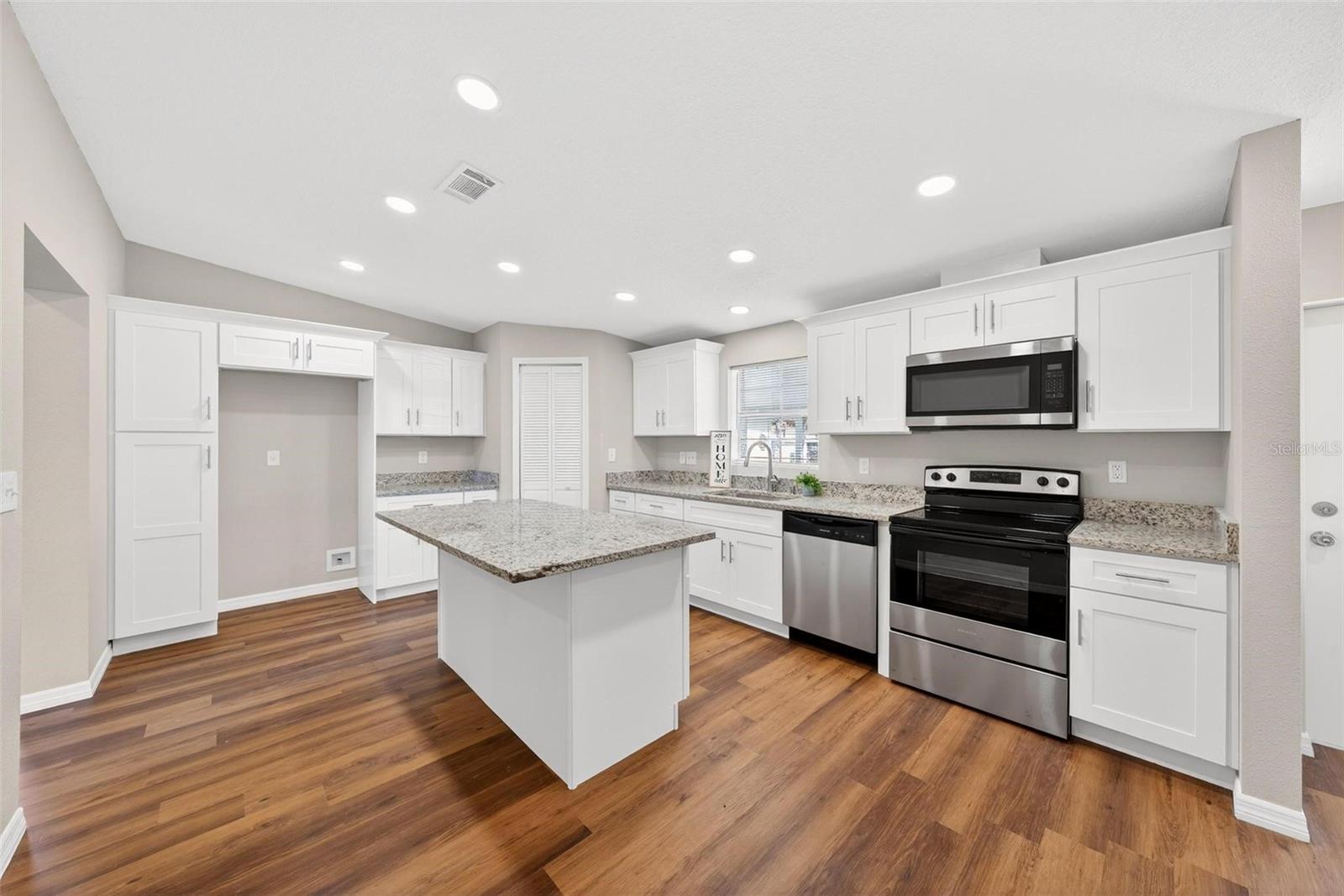 ASTATULA MEADOWS SUB - Residential