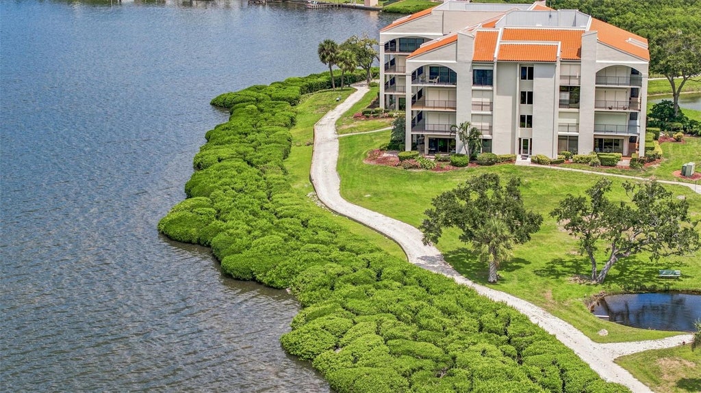 Photo of 1805 Mariner Drive #53, Tarpon Springs, FL 34689 (MLS # TB8535672)