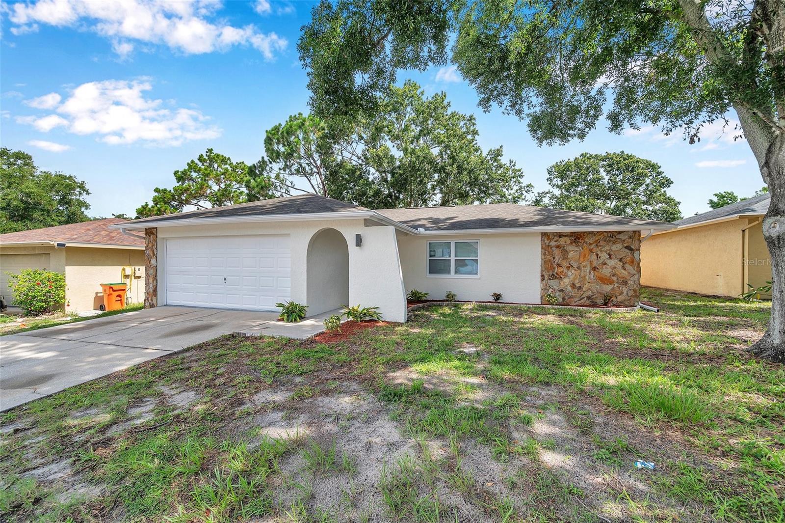 2585 RIDGE LANE
