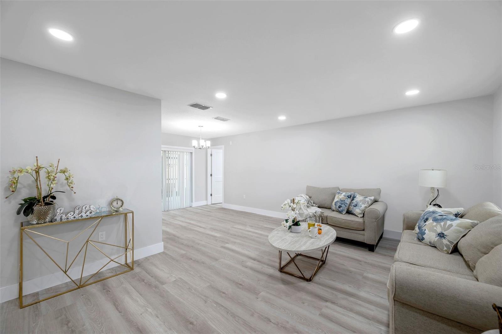 2585 RIDGE LANE