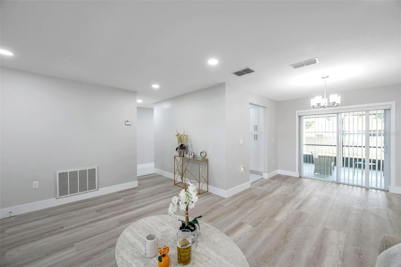 2585 RIDGE LANE
