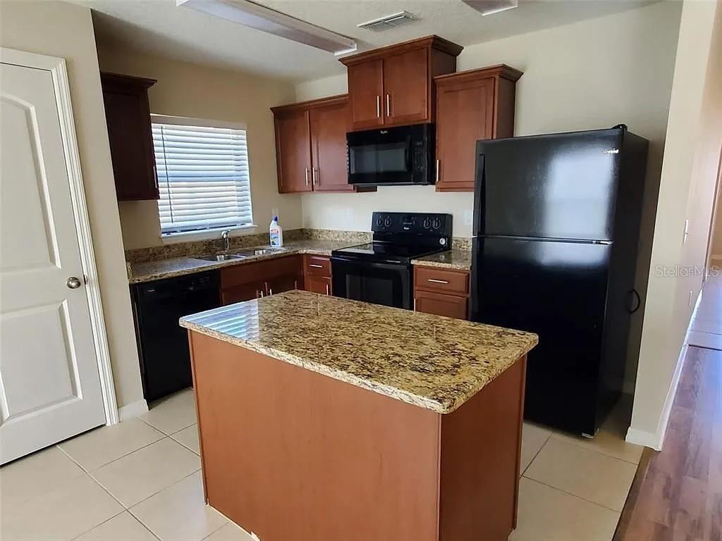 TAVARES GROVES AT BAYTREE PH 05 - Residential Lease