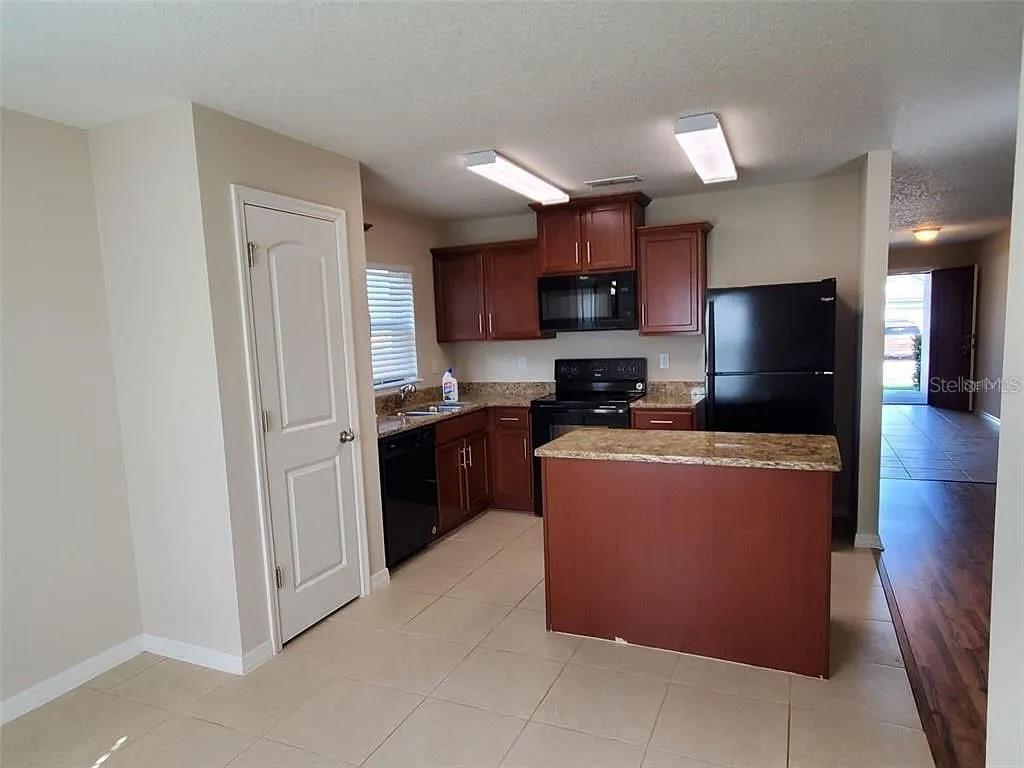 TAVARES GROVES AT BAYTREE PH 05 - Residential Lease