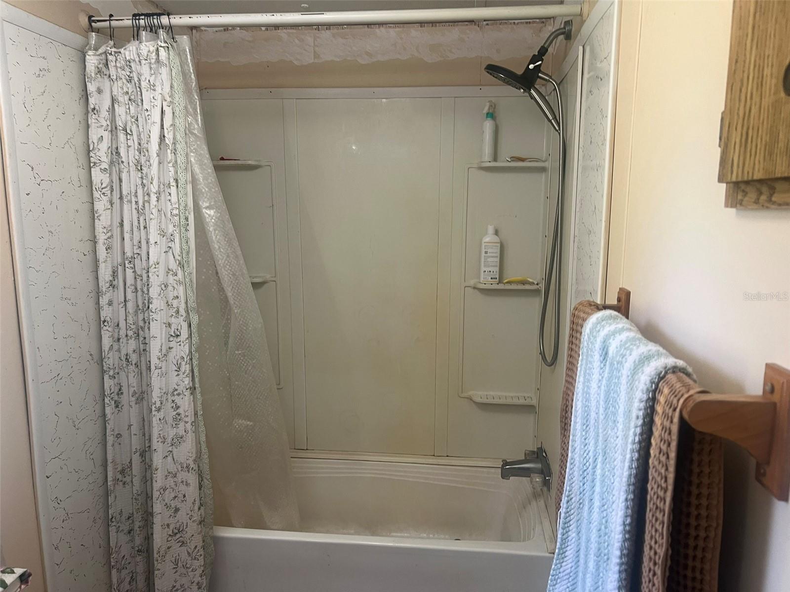 LAKE BRYANT SHORES - Residential