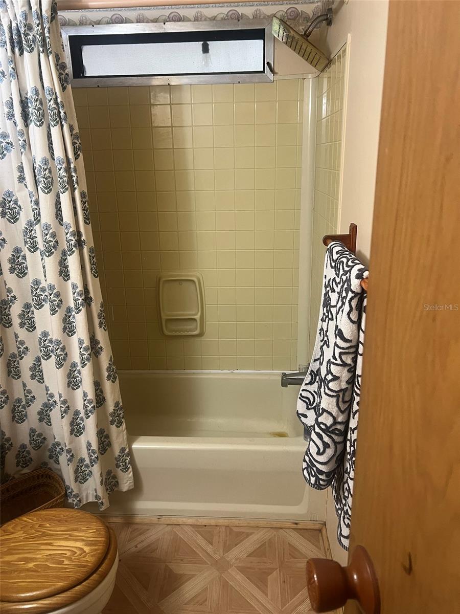 LAKE BRYANT SHORES - Residential