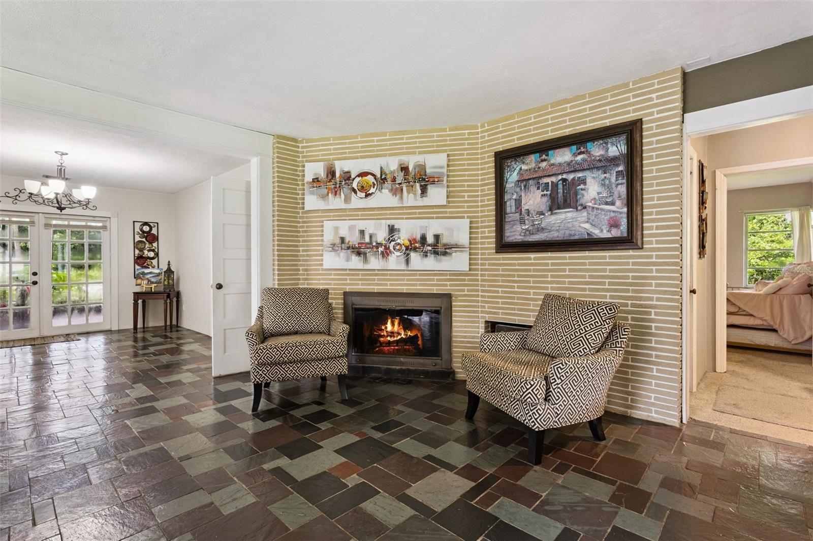 907 SONJA PL