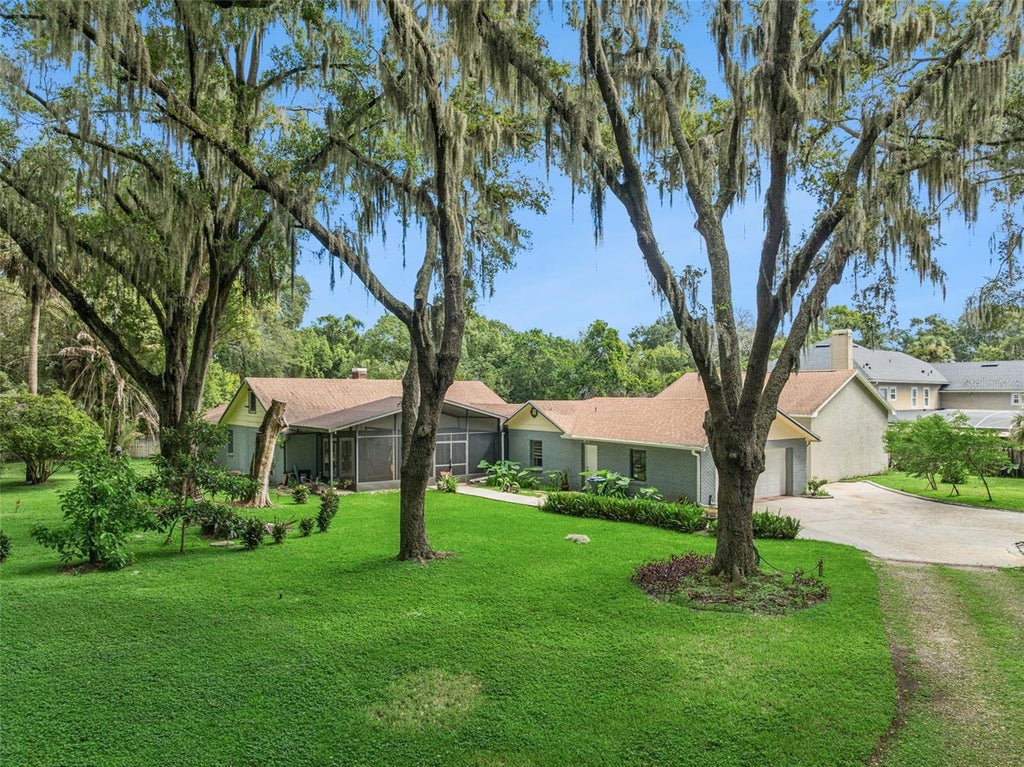 Photo of 907 Sonja Pl, Apopka, FL 32703 (MLS # O6440562)