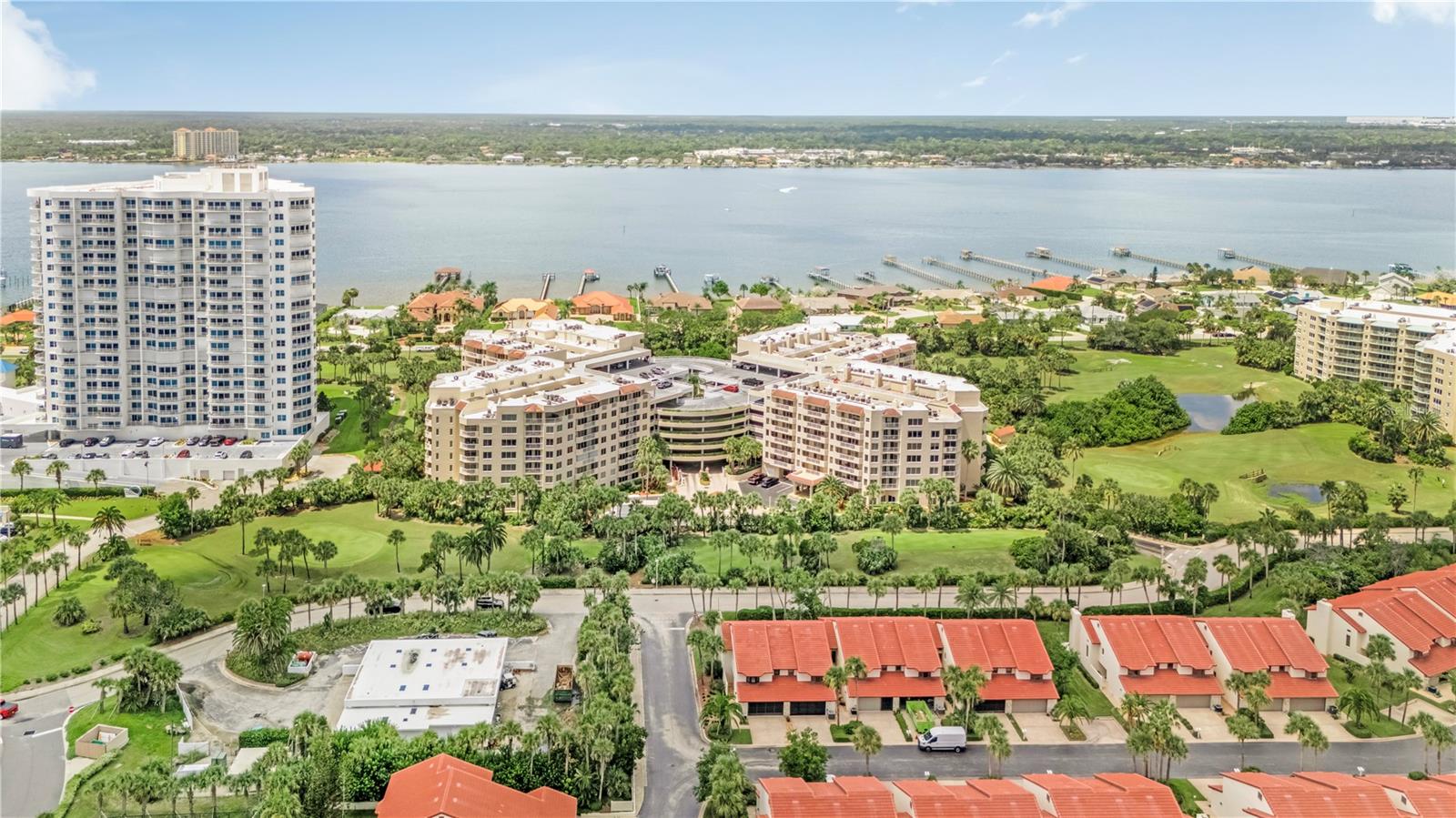 3 OCEANS WEST BOULEVARD 2B2