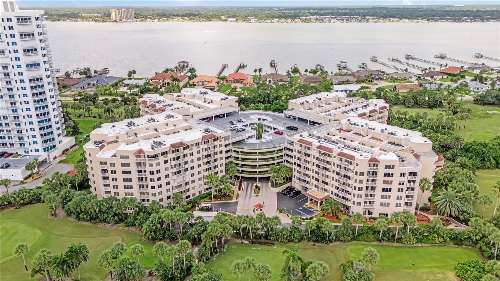3 OCEANS WEST BOULEVARD 2B2