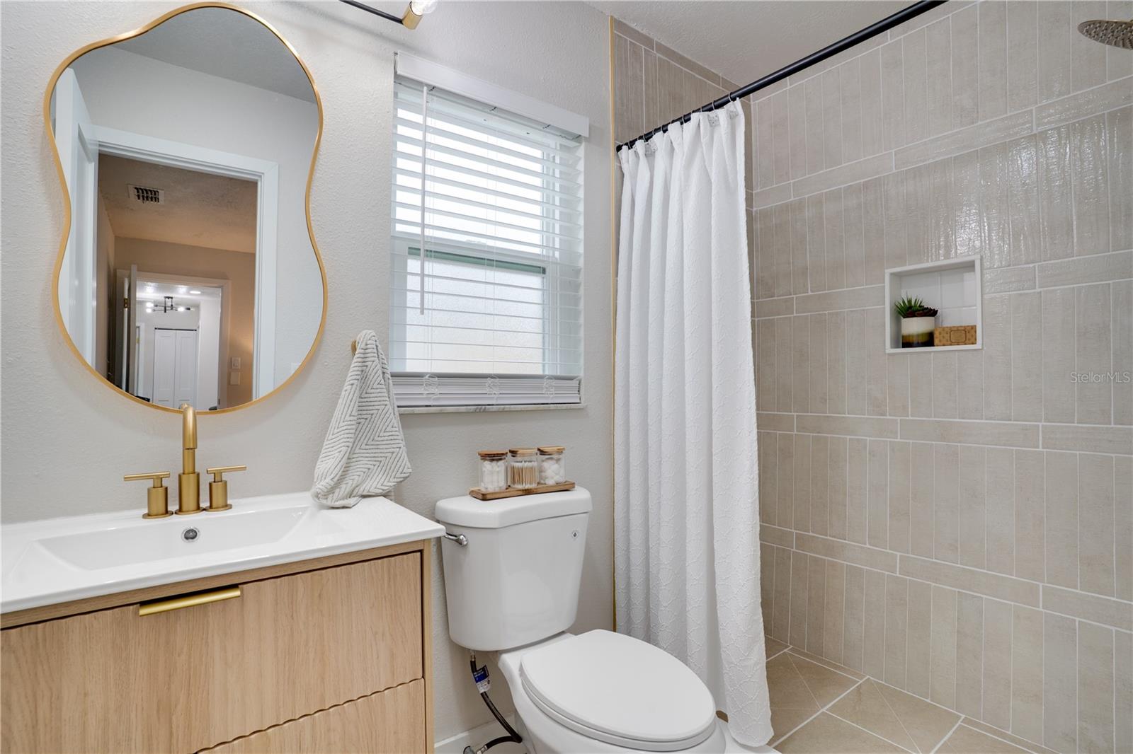 AUTUMN RUN - Residential