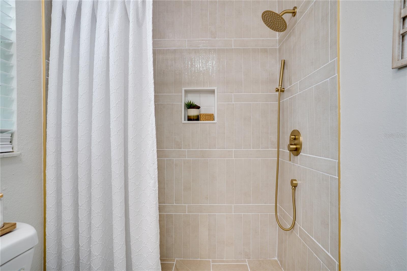 AUTUMN RUN - Residential