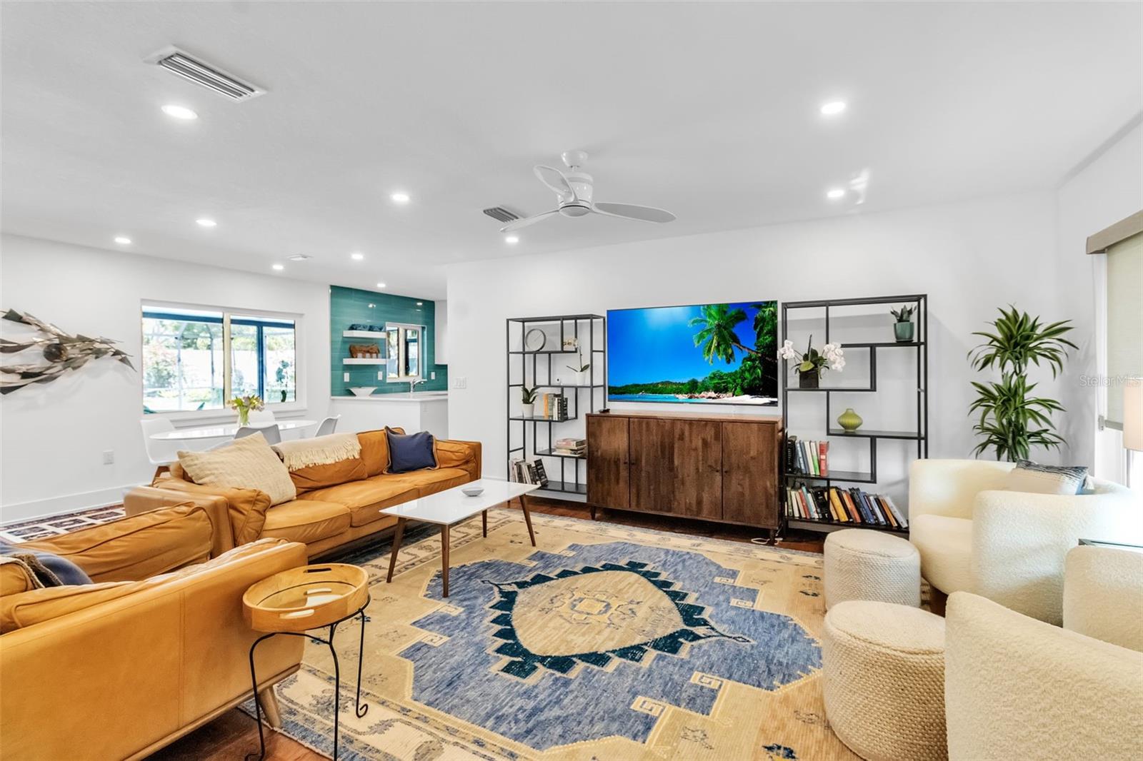 2587 RINGLING BOULEVARD