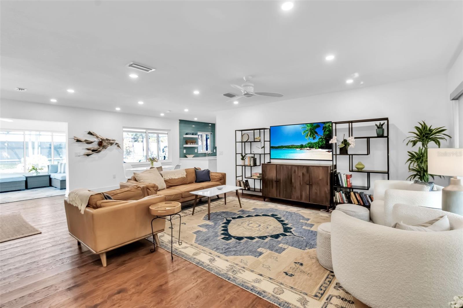 2587 RINGLING BOULEVARD