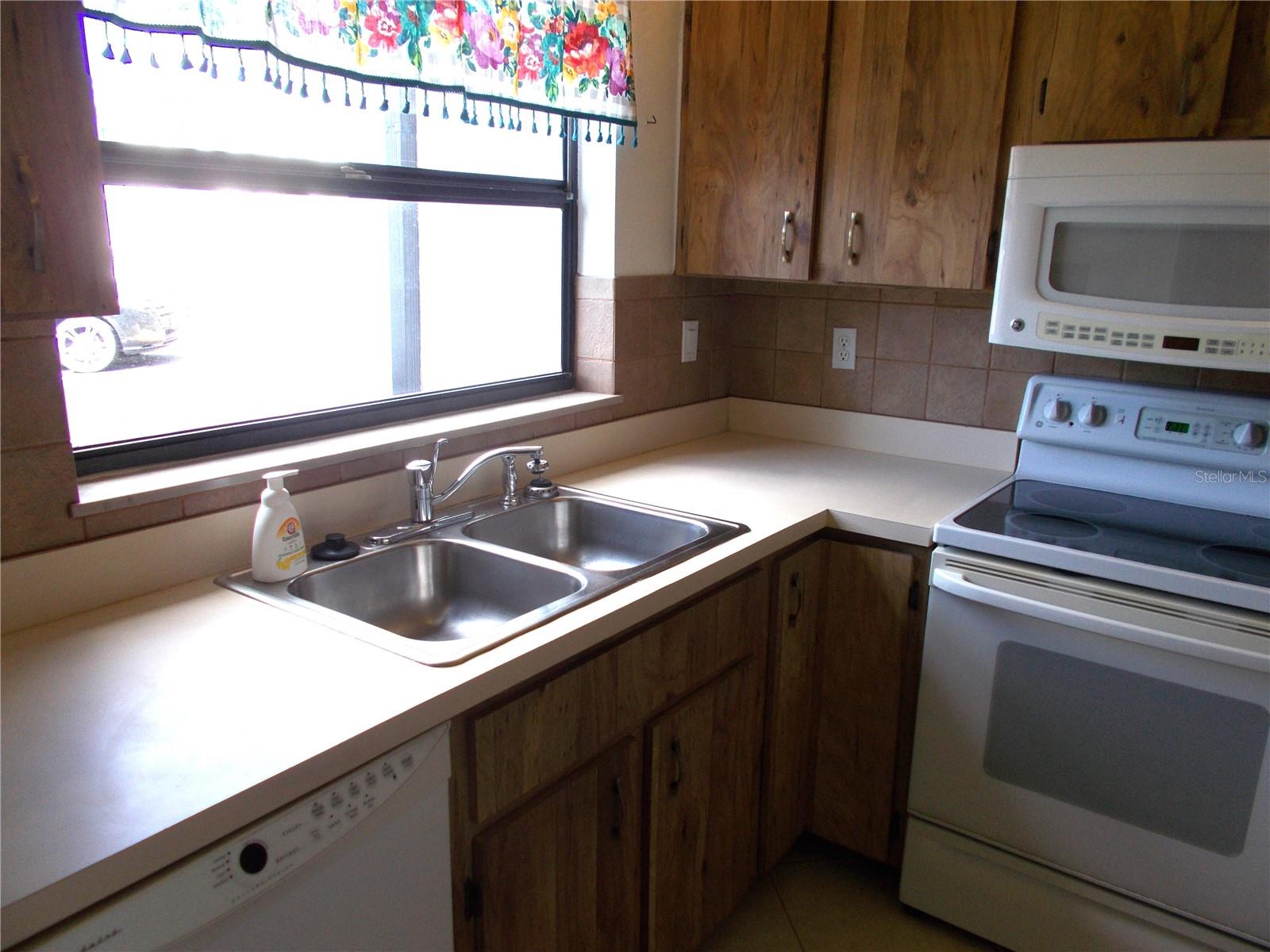 2000 FORREST NELSON BOULEVARD C6