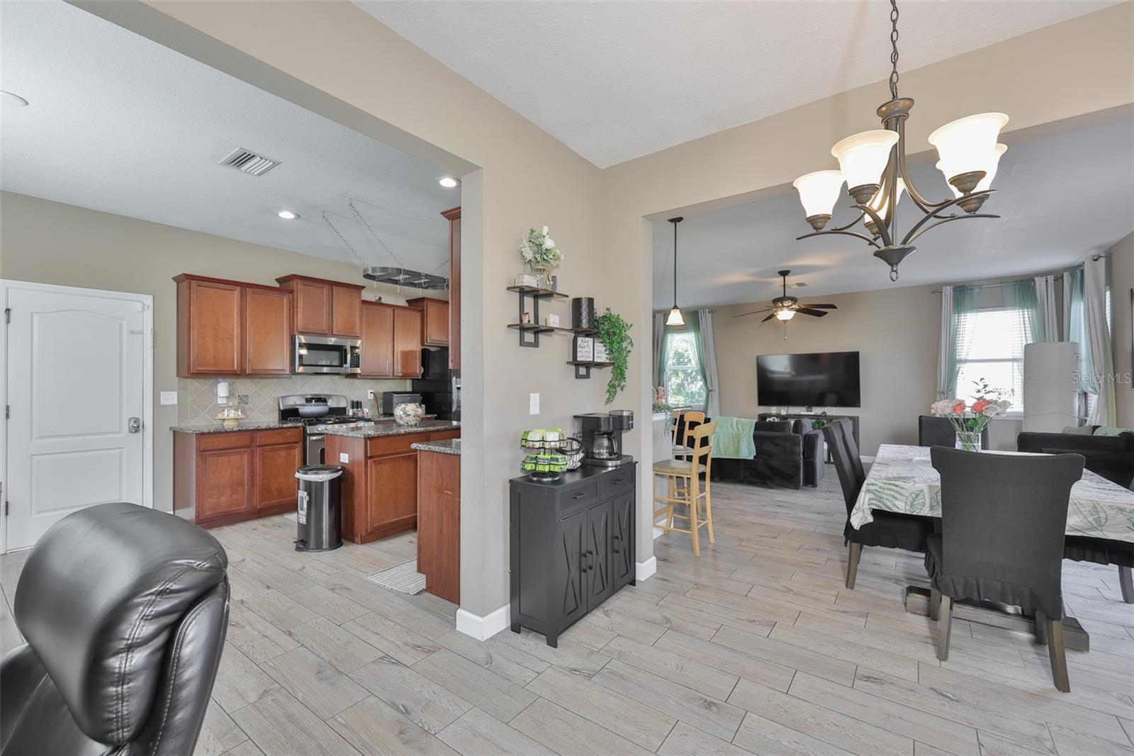 OAK VISTAS - Residential