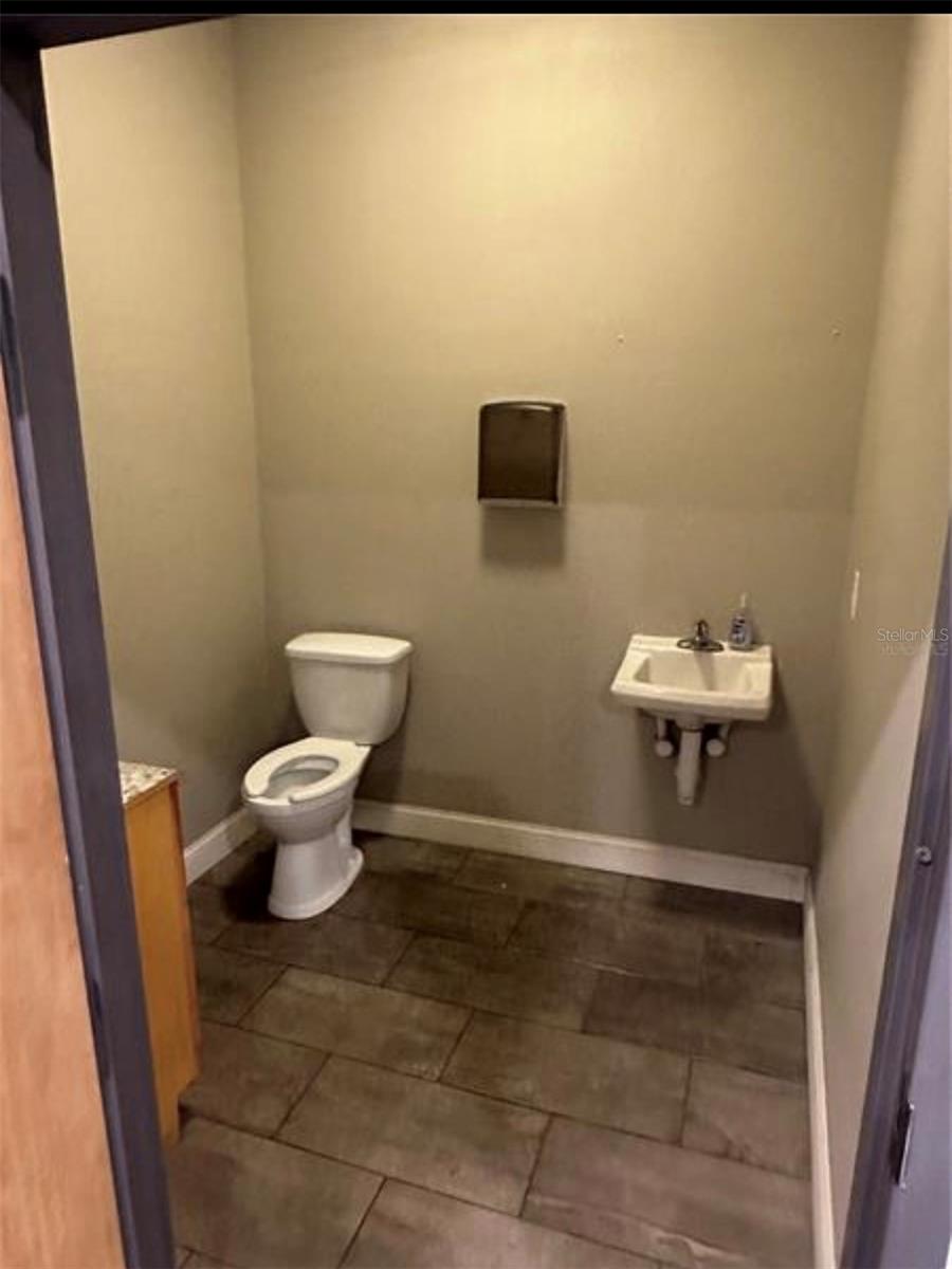 LEESBURG COMMONS BUS PARK - Commercial Sale