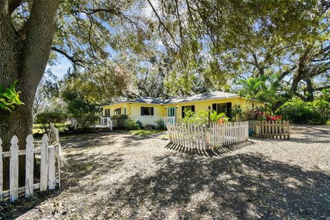 A home in PLANT CITY