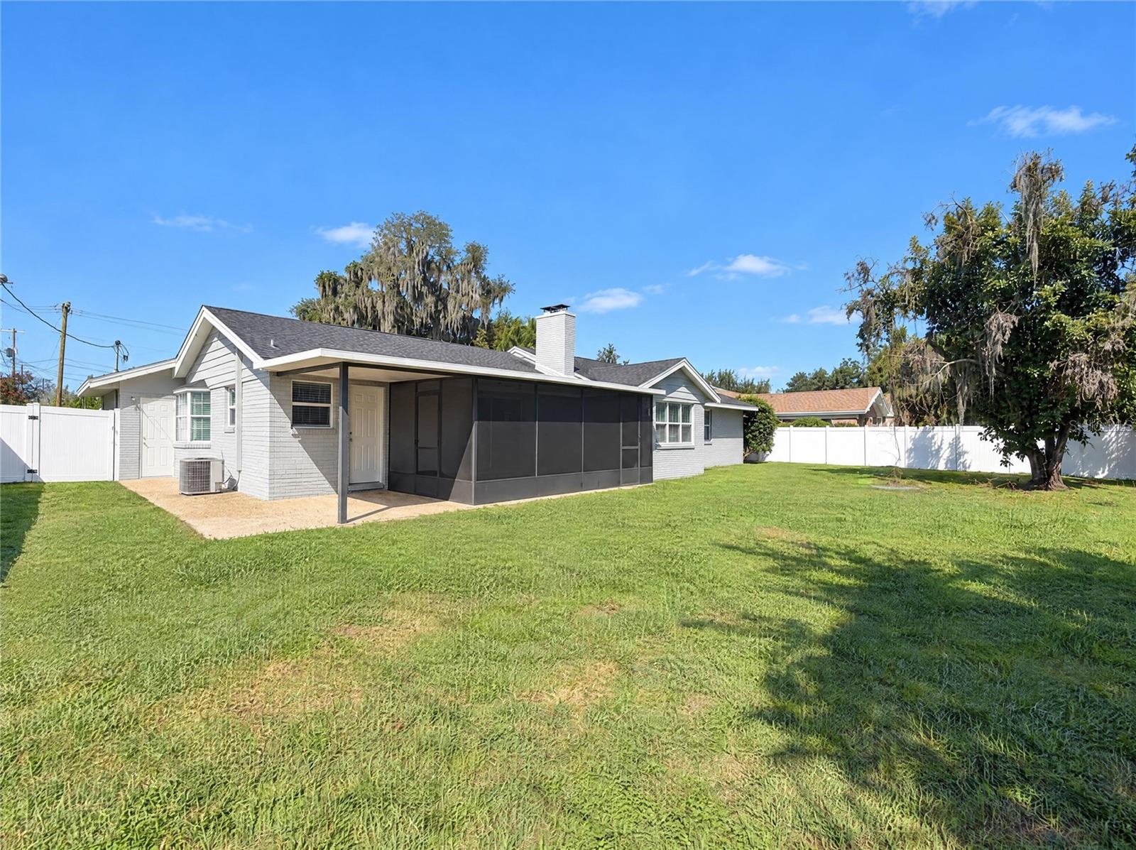 2160 DE LAS FLORES AVENUE
