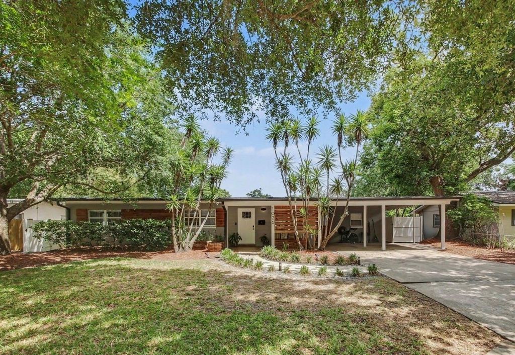 Photo of 1026 S Lakemont Avenue, Winter Park, FL 32792 (MLS # O6400730)