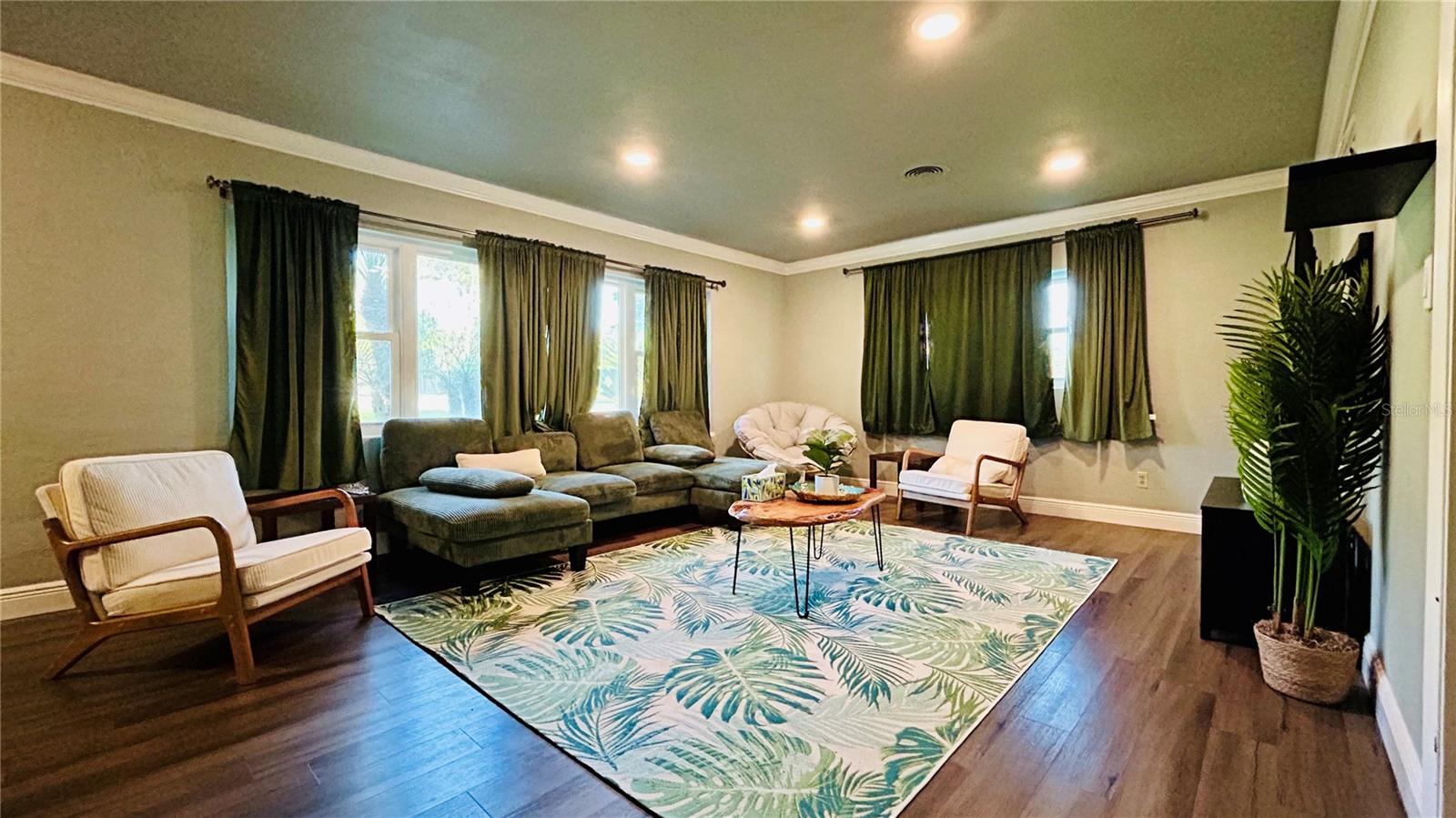 302 FOREST AVENUE