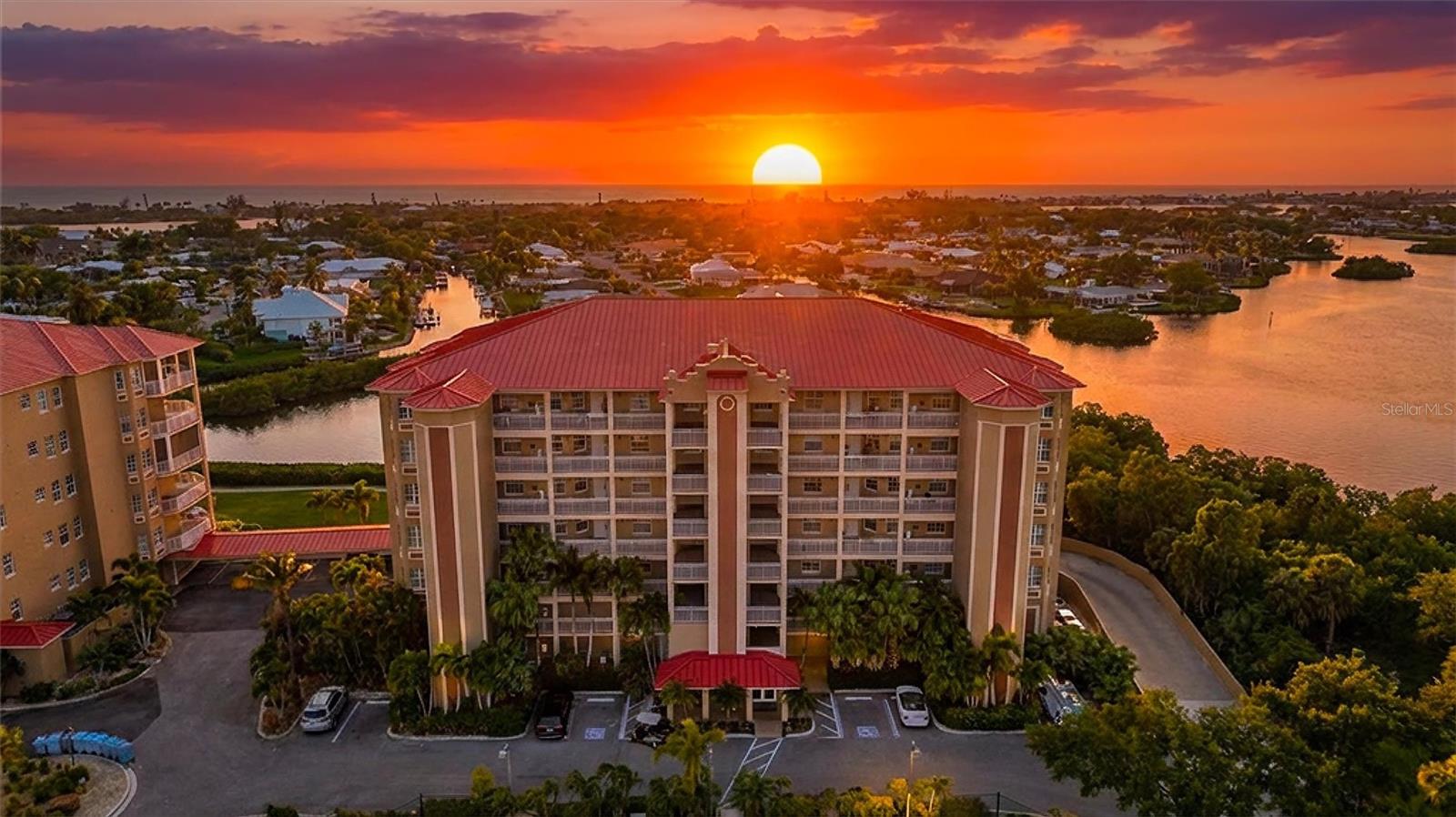 BLACKBURN HARBOR RESIDENCES - Residential