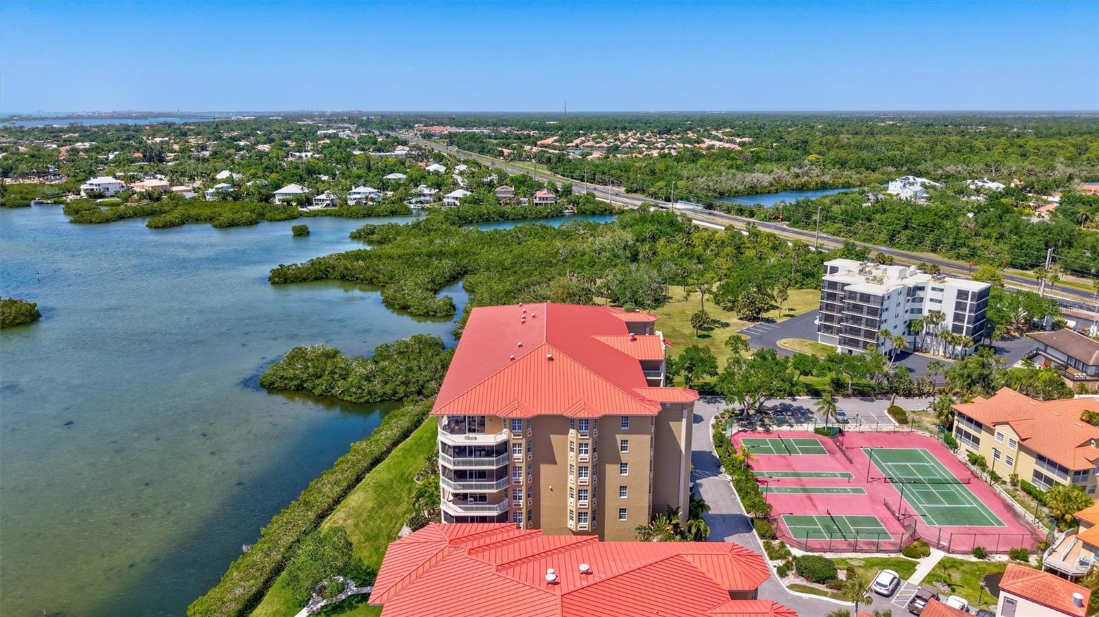 BLACKBURN HARBOR RESIDENCES - Residential