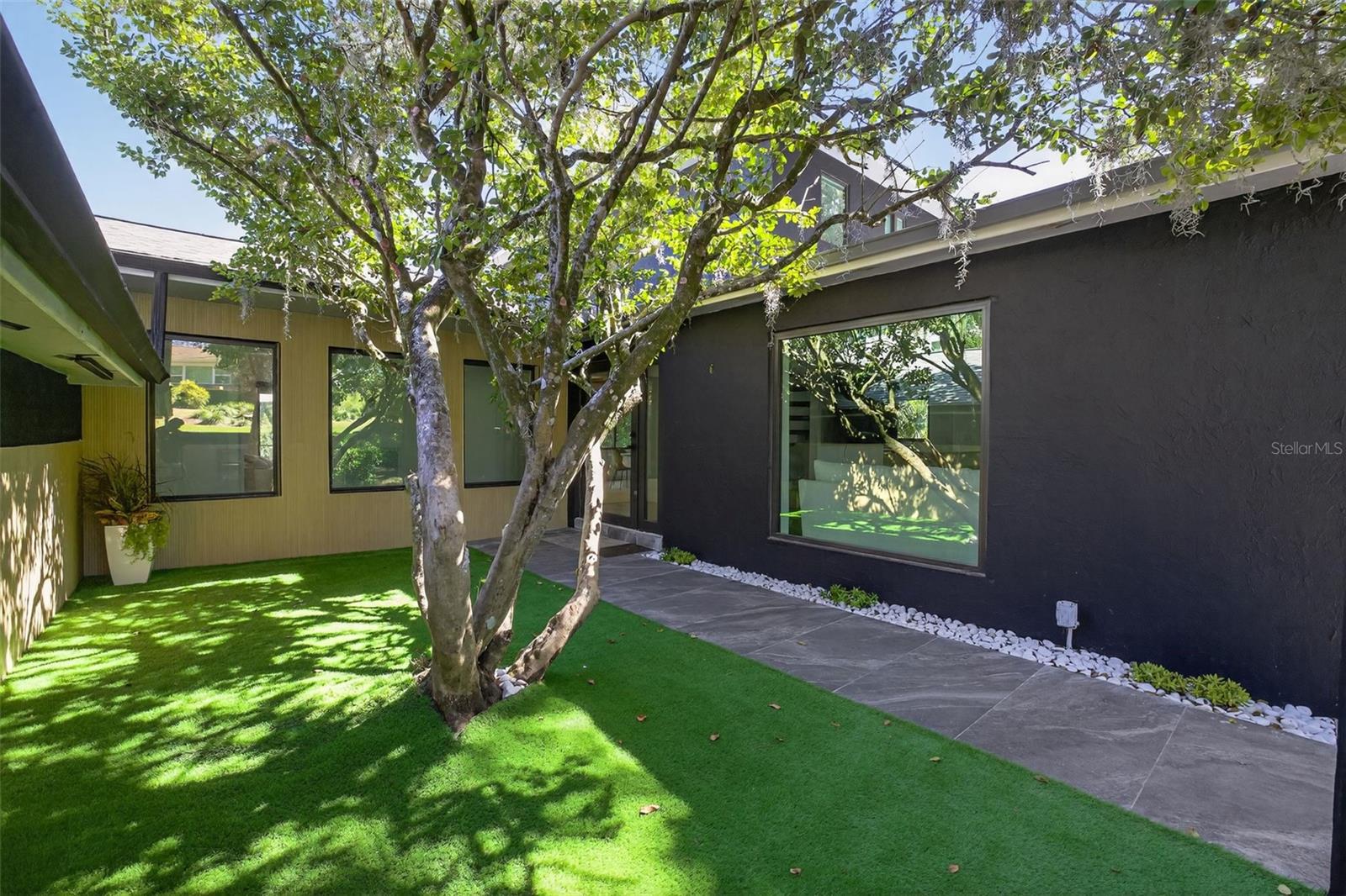 511 S RIVERHILLS DRIVE