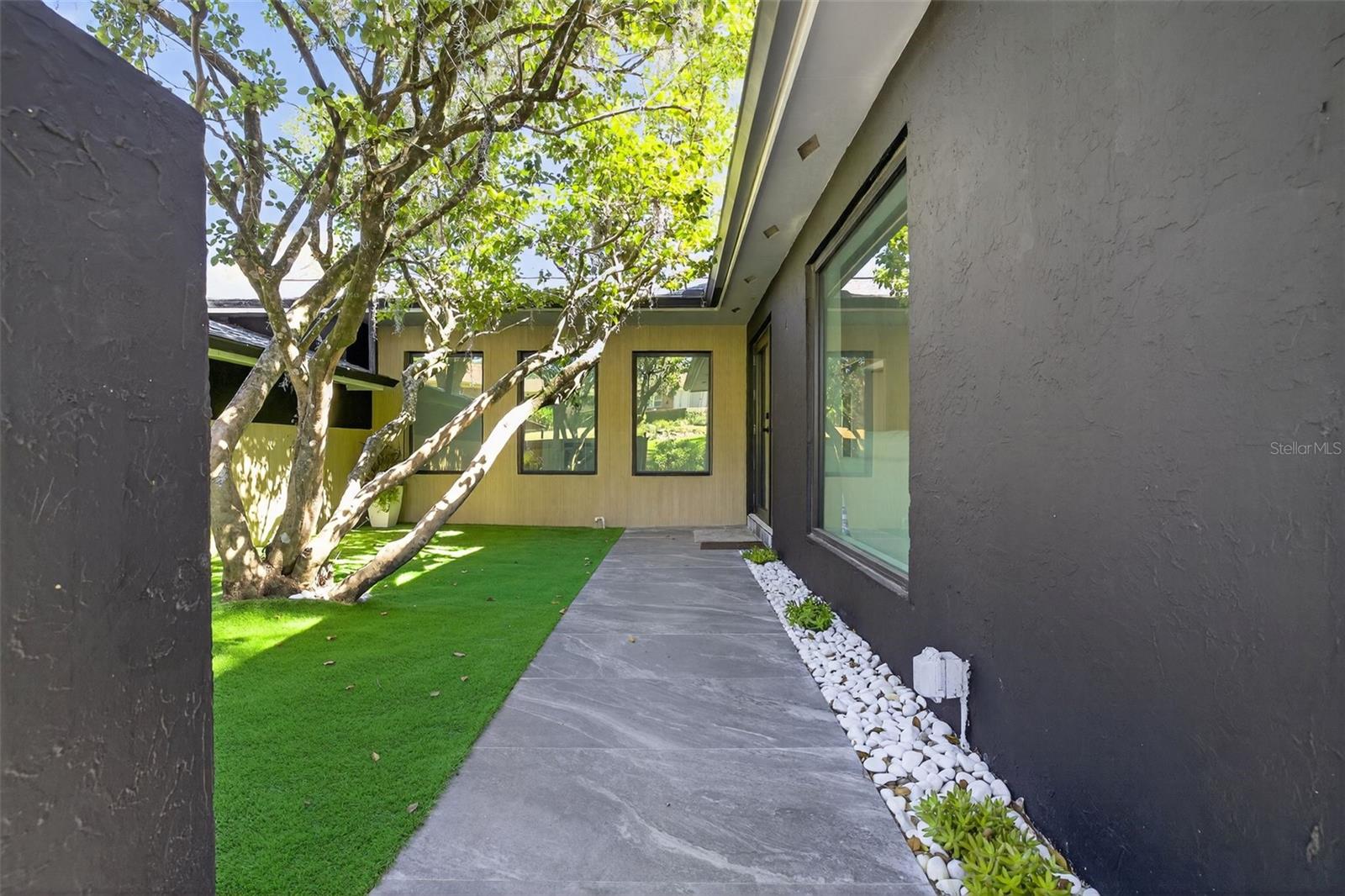 511 S RIVERHILLS DRIVE