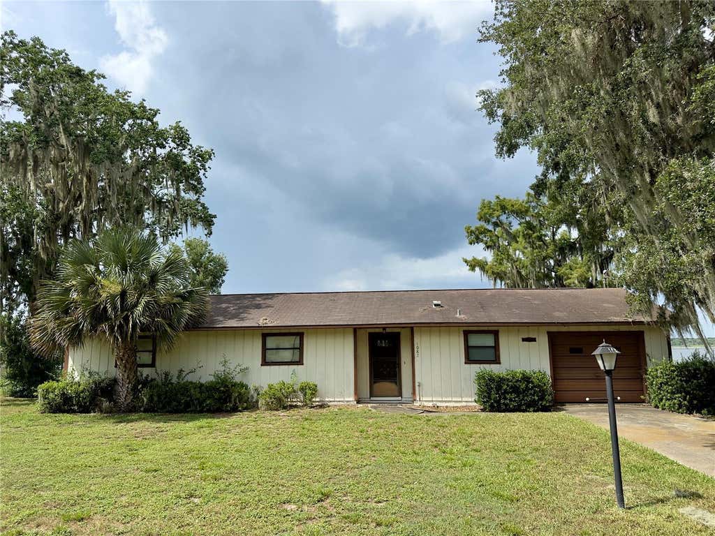 Photo of 1082 Cr 457, Lake Panasoffkee, FL 33538 (MLS # G5114120)