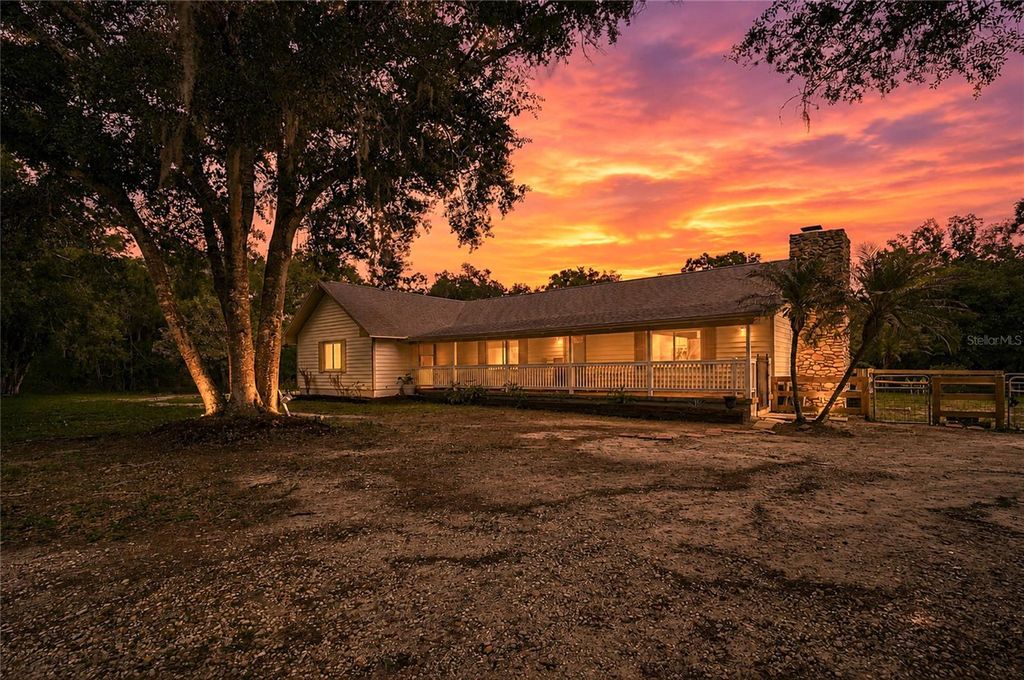 Photo of 14695 Waterline Road, Bradenton, FL 34212 (MLS # A4693810)