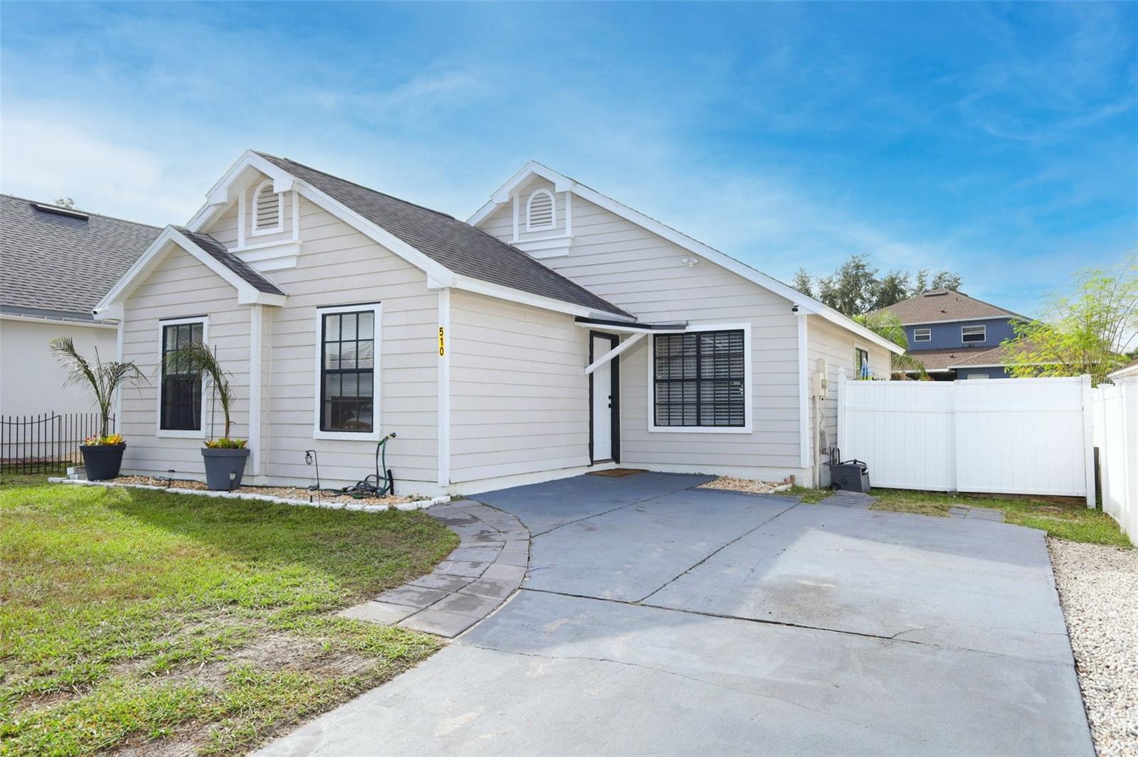 510 CONURE STREET