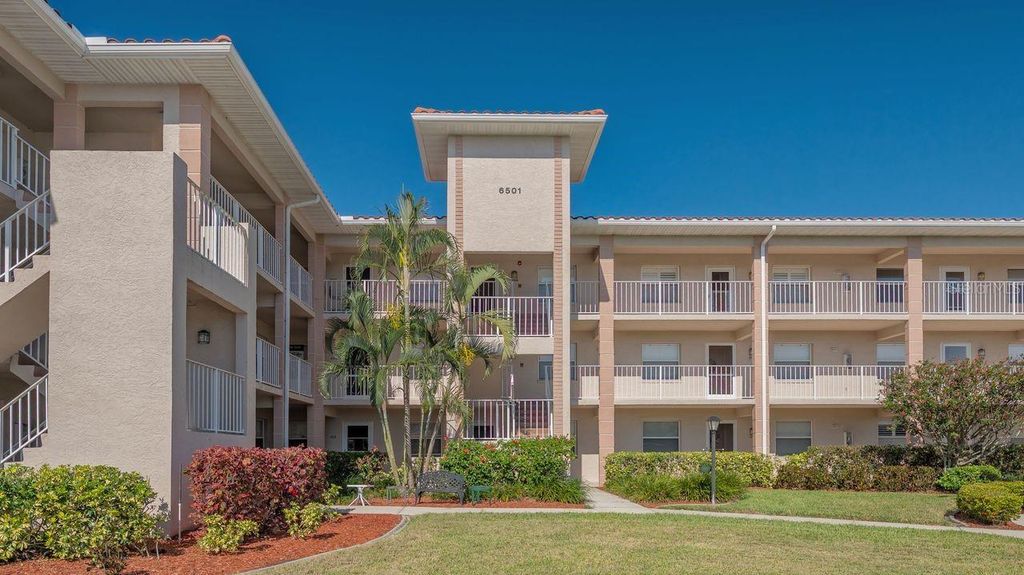 Photo of 6501 Stone River Road #304, Bradenton, FL 34203 (MLS # A4647981)