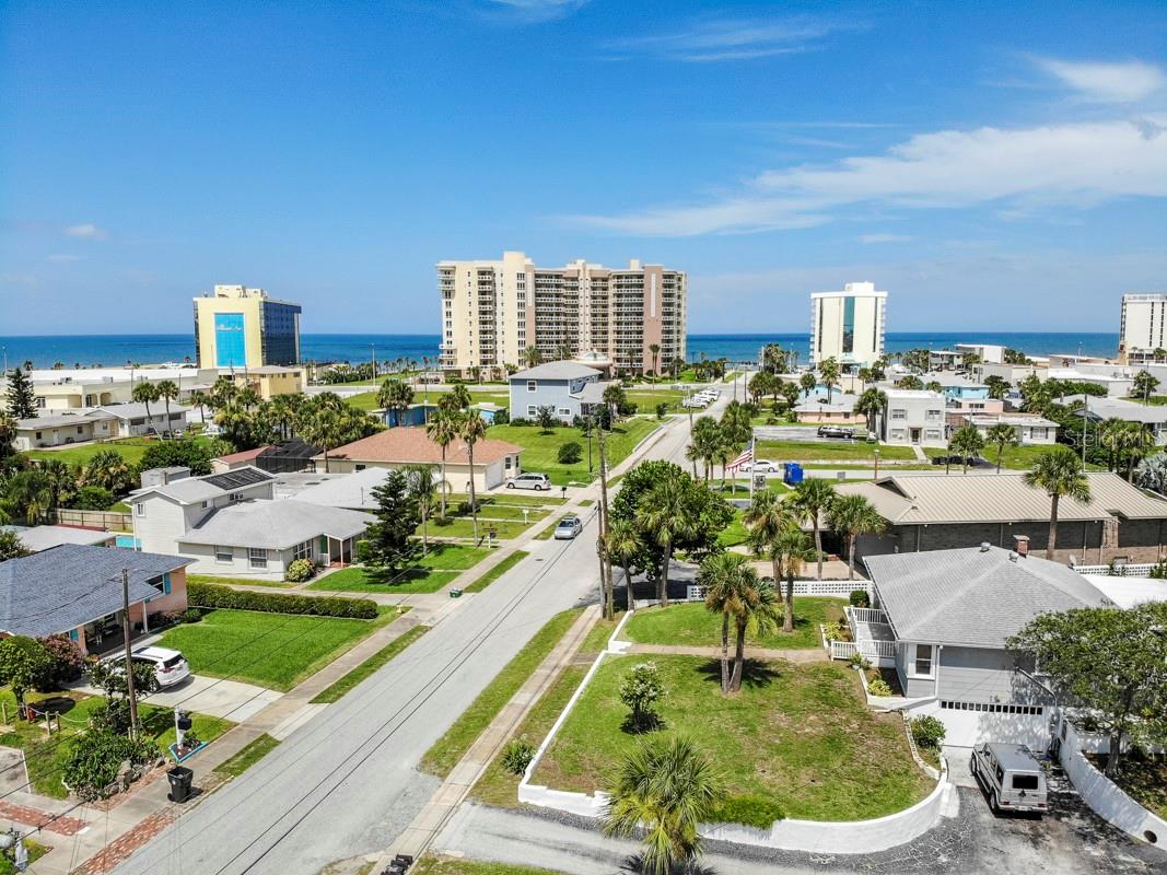 Pato Manor - Residential