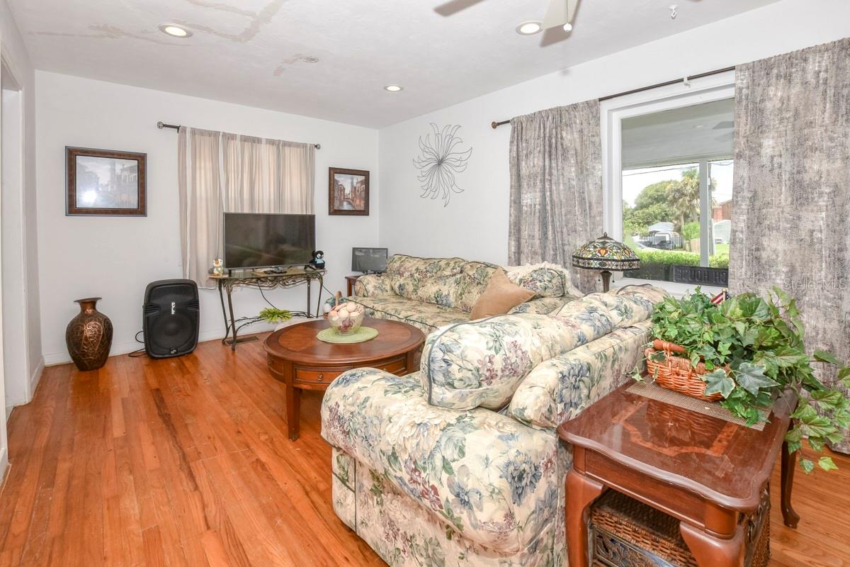 Pato Manor - Residential